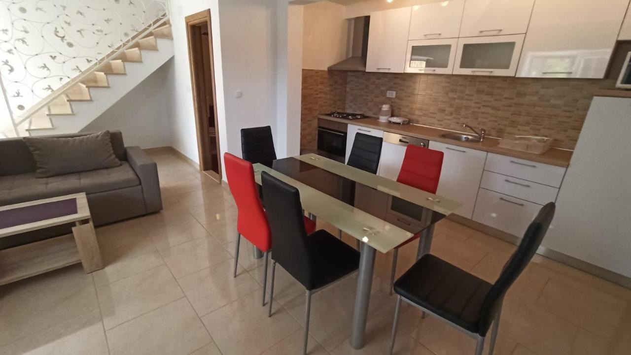 Holiday Apartments Maslina Paho Babino Polje Buitenkant foto