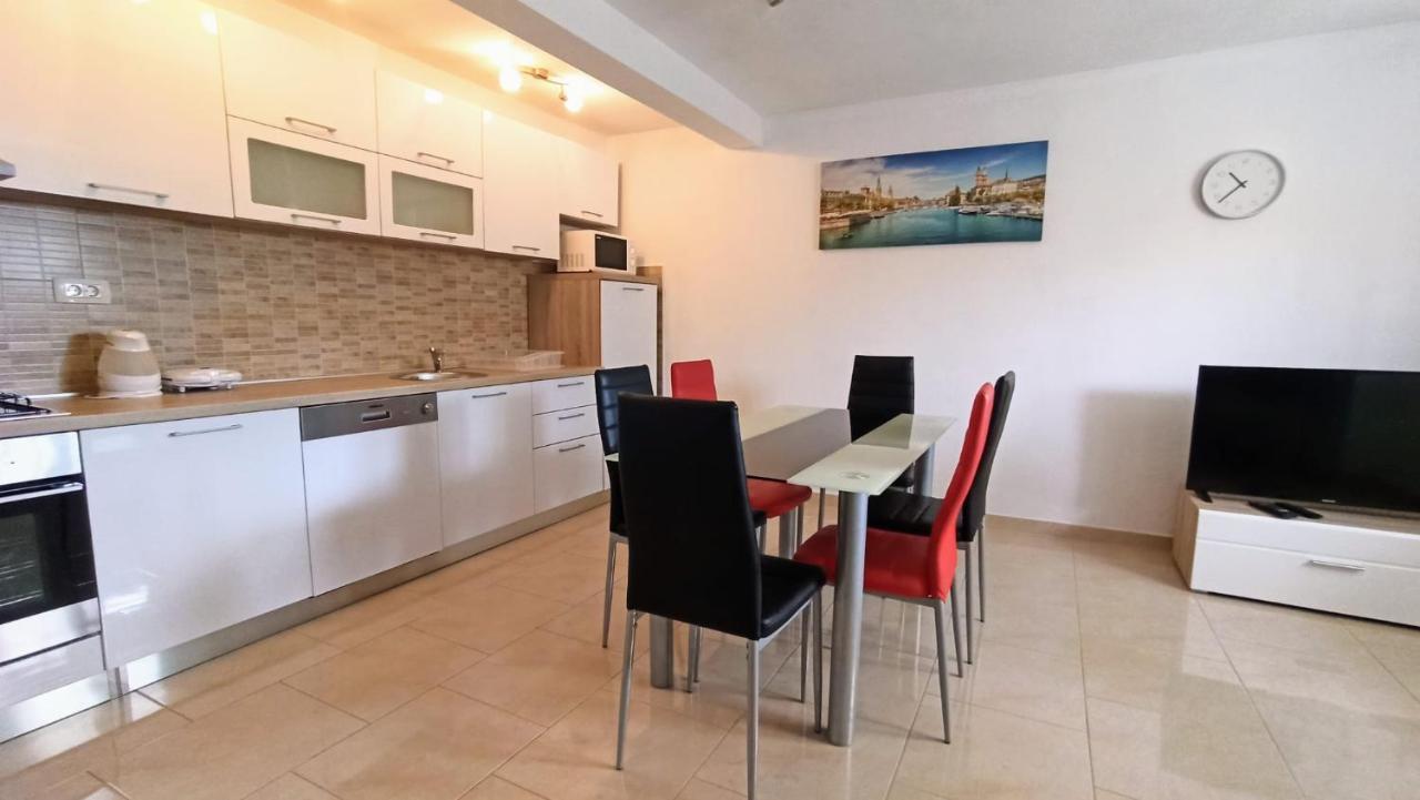 Holiday Apartments Maslina Paho Babino Polje Buitenkant foto