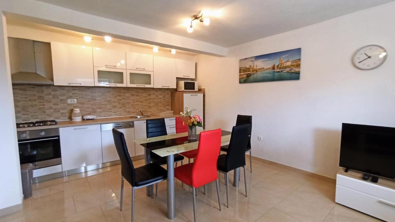 Holiday Apartments Maslina Paho Babino Polje Buitenkant foto