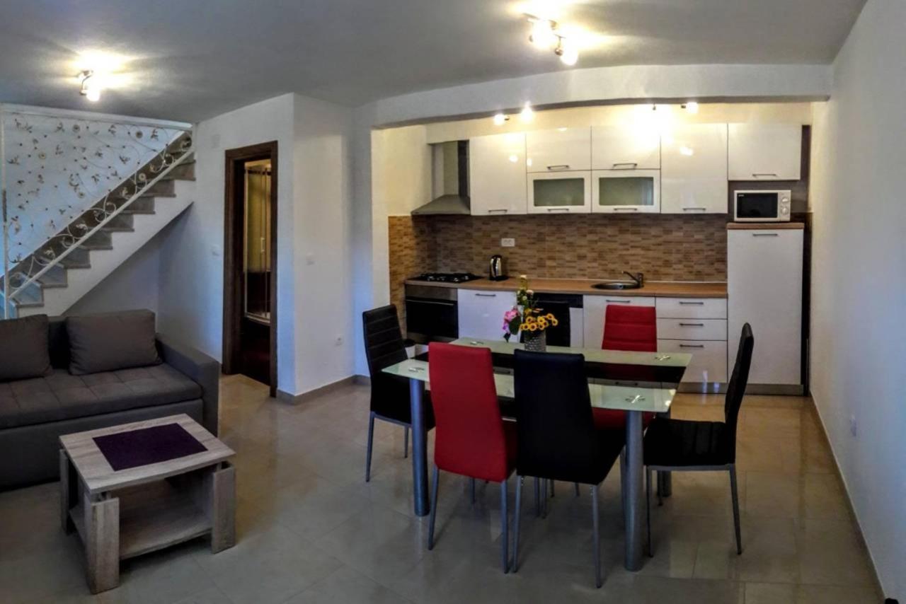 Holiday Apartments Maslina Paho Babino Polje Buitenkant foto