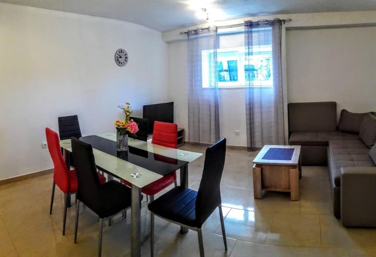 Holiday Apartments Maslina Paho Babino Polje Buitenkant foto