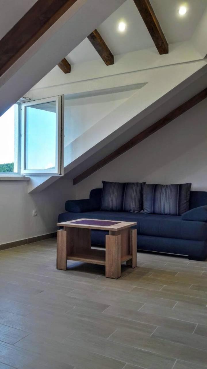 Holiday Apartments Maslina Paho Babino Polje Buitenkant foto