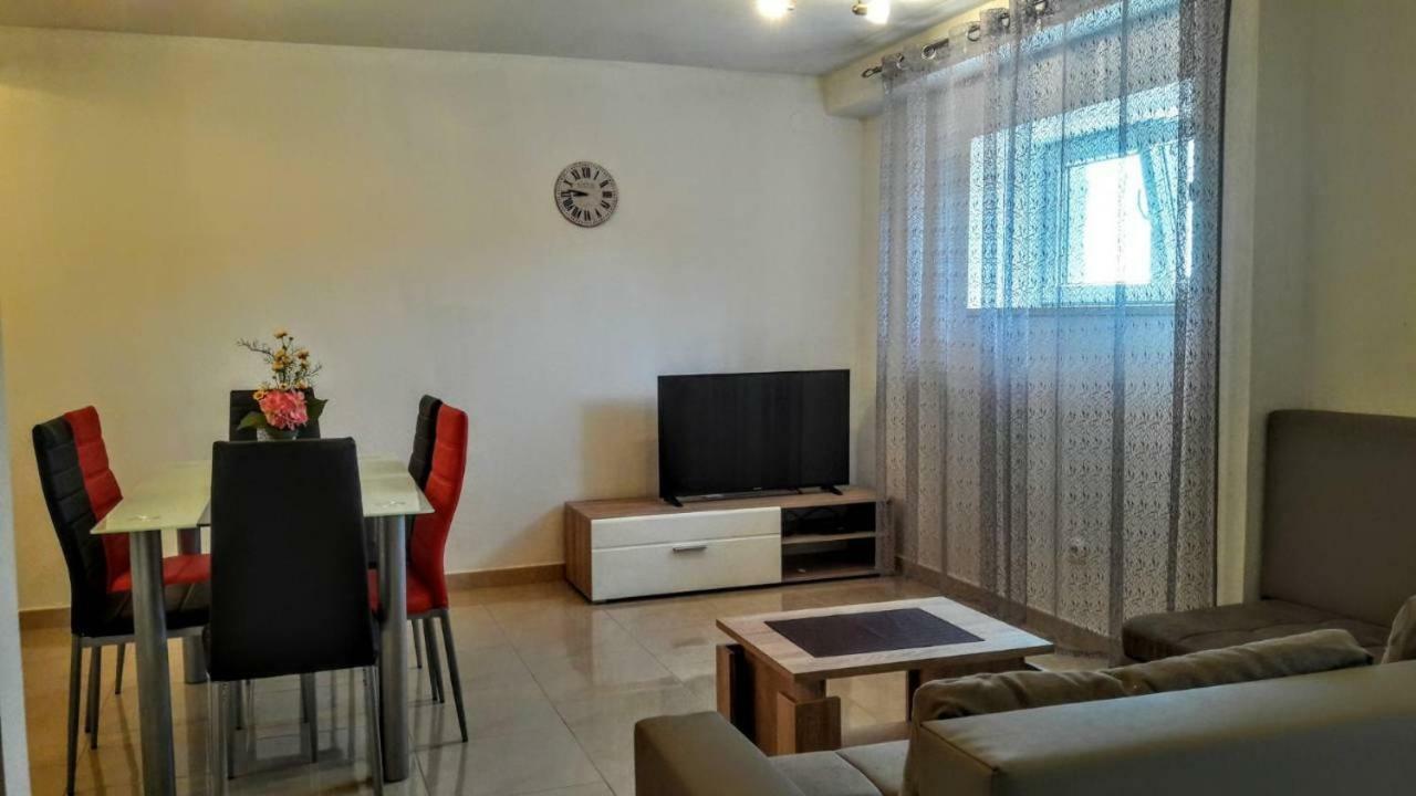 Holiday Apartments Maslina Paho Babino Polje Buitenkant foto